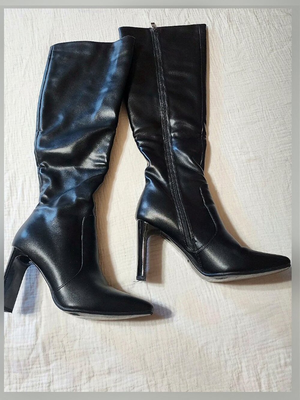 No labels size 7 over the knee black faux leather boots 4 inch heel